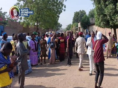 Au Tchad, les usages qu’imposent le mariage varient selon les communautés. Du Nord au Sud, les jeunes mariés issus de certaines tribus sont soumis à un certain nombre de pratiques avant, pendant ou après leur union. Pour beaucoup, ces coutumes consolident le mariage.