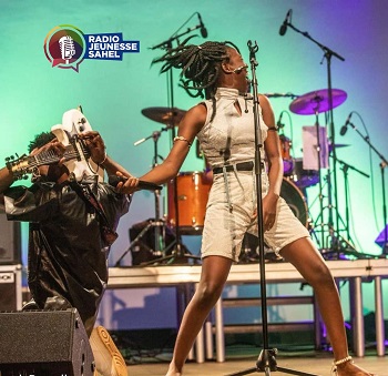 Finaliste du prix découverte rfi 2022, devant neuf autres artistes africains, Hawa Diallo alias black AD est sans conteste la nouvelle ambassadrice de la culture africaine. Son engagement à promouvoir la culture africaine se définit dans sa voix et son talent artistique.